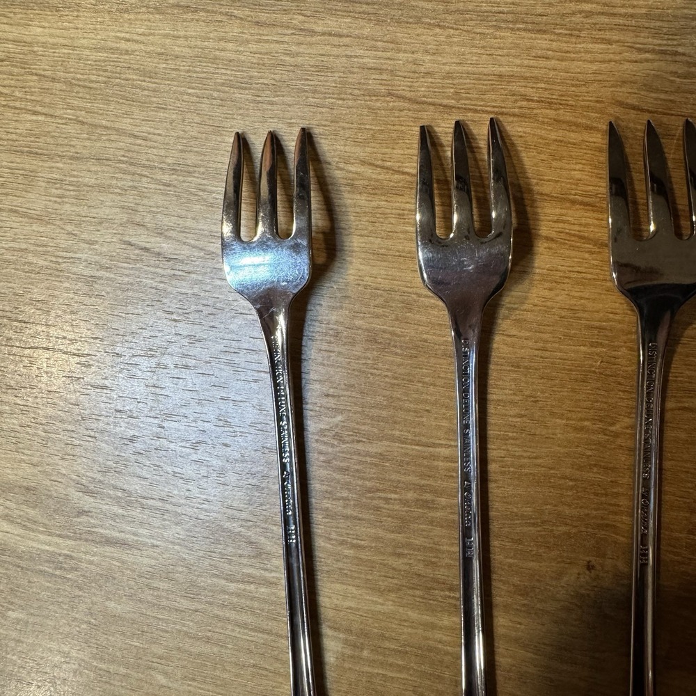 Set of 4 Oneida Distinction Deluxe KENNETT SQUARE stainless cocktail forks - Picture 10 of 13